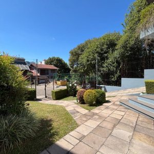 Casa com 206m², 3 dormitórios, 2 vagas, no bairro Vinhedos em Caxias do Sul para Alugar