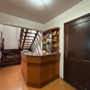 Casa com 206m², 3 dormitórios, 2 vagas, no bairro Vinhedos em Caxias do Sul para Alugar