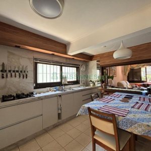 Casa com 206m², 3 dormitórios, 2 vagas, no bairro Vinhedos em Caxias do Sul para Alugar