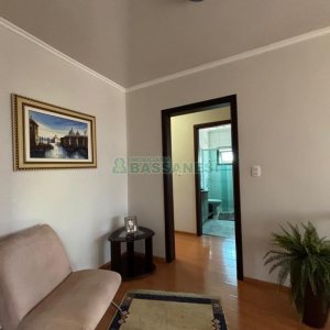 Casa com 206m², 3 dormitórios, 2 vagas, no bairro Vinhedos em Caxias do Sul para Alugar