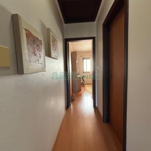 Casa com 206m², 3 dormitórios, 2 vagas, no bairro Vinhedos em Caxias do Sul para Alugar