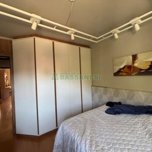 Casa com 206m², 3 dormitórios, 2 vagas, no bairro Vinhedos em Caxias do Sul para Alugar