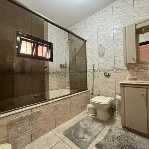 Casa com 206m², 3 dormitórios, 2 vagas, no bairro Vinhedos em Caxias do Sul para Alugar