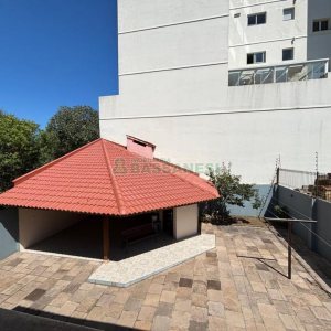 Casa com 206m², 3 dormitórios, 2 vagas, no bairro Vinhedos em Caxias do Sul para Alugar