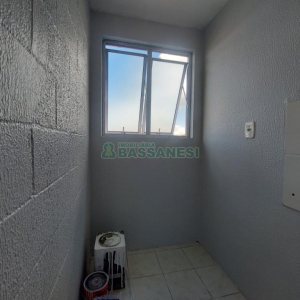 Apartamento com 39m², 2 dormitórios, 1 vaga, no bairro Santa Fé em Caxias do Sul para Comprar