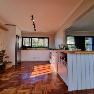 Casa com 250m², 3 dormitórios, 4 vagas, no bairro Salgado Filho em Caxias do Sul para Alugar