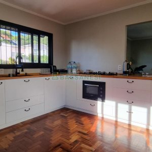 Casa com 250m², 3 dormitórios, 4 vagas, no bairro Salgado Filho em Caxias do Sul para Alugar