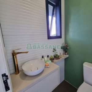 Casa com 250m², 3 dormitórios, 4 vagas, no bairro Salgado Filho em Caxias do Sul para Alugar