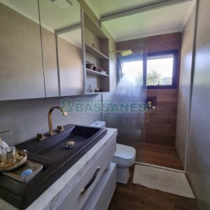 Casa com 250m², 3 dormitórios, 4 vagas, no bairro Salgado Filho em Caxias do Sul para Alugar