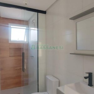 Apartamento com 58m², 2 dormitórios, 1 vaga, no bairro Vinhedos em Caxias do Sul para Alugar