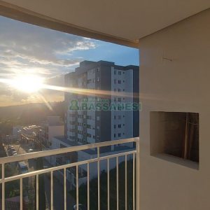 Apartamento com 58m², 2 dormitórios, 1 vaga, no bairro Vinhedos em Caxias do Sul para Alugar