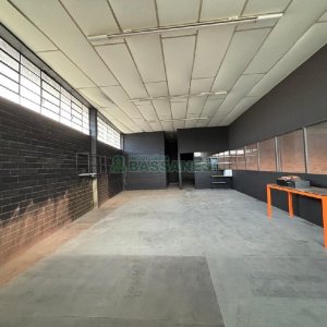Pavilhão com 670m², no bairro Madureira em Caxias do Sul para Alugar