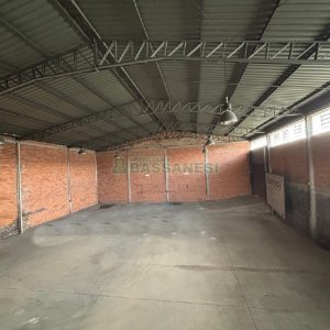 Pavilhão com 670m², no bairro Madureira em Caxias do Sul para Alugar