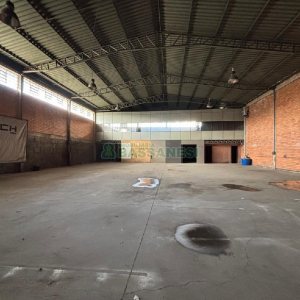 Pavilhão com 670m², no bairro Madureira em Caxias do Sul para Alugar