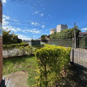 Pavilhão com 670m², no bairro Madureira em Caxias do Sul para Alugar