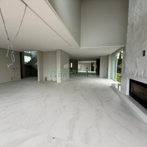 Casa com 673m², 4 dormitórios, 4 vagas, no bairro Nossa Senhora da Saúde em Caxias do Sul para Comprar