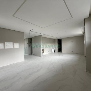 Casa com 673m², 4 dormitórios, 4 vagas, no bairro Nossa Senhora da Saúde em Caxias do Sul para Comprar