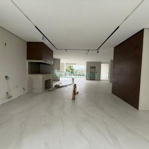 Casa com 673m², 4 dormitórios, 4 vagas, no bairro Nossa Senhora da Saúde em Caxias do Sul para Comprar