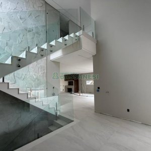 Casa com 673m², 4 dormitórios, 4 vagas, no bairro Nossa Senhora da Saúde em Caxias do Sul para Comprar