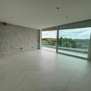 Casa com 673m², 4 dormitórios, 4 vagas, no bairro Nossa Senhora da Saúde em Caxias do Sul para Comprar