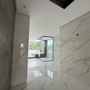 Casa com 673m², 4 dormitórios, 4 vagas, no bairro Nossa Senhora da Saúde em Caxias do Sul para Comprar
