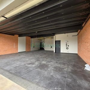 Casa com 673m², 4 dormitórios, 4 vagas, no bairro Nossa Senhora da Saúde em Caxias do Sul para Comprar