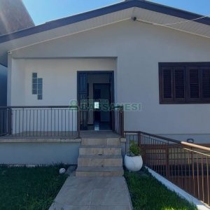 Casa com 263m², 3 dormitórios, 2 vagas, no bairro Charqueadas em Caxias do Sul para Alugar