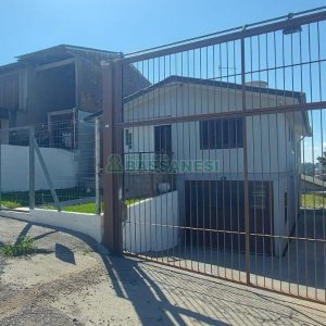 Casa com 263m², 3 dormitórios, 2 vagas, no bairro Charqueadas em Caxias do Sul para Alugar