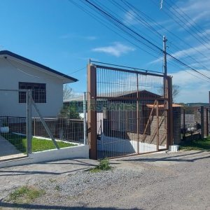 Casa com 263m², 3 dormitórios, 2 vagas, no bairro Charqueadas em Caxias do Sul para Alugar