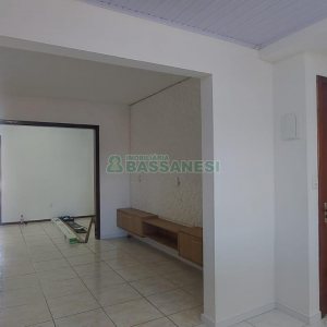 Casa com 263m², 3 dormitórios, 2 vagas, no bairro Charqueadas em Caxias do Sul para Alugar