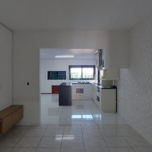 Casa com 263m², 3 dormitórios, 2 vagas, no bairro Charqueadas em Caxias do Sul para Alugar