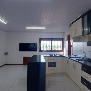 Casa com 263m², 3 dormitórios, 2 vagas, no bairro Charqueadas em Caxias do Sul para Alugar