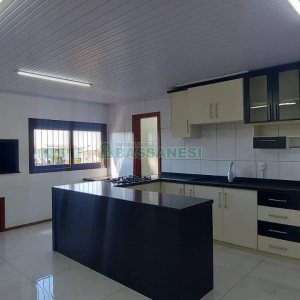 Casa com 263m², 3 dormitórios, 2 vagas, no bairro Charqueadas em Caxias do Sul para Alugar