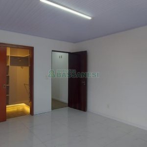 Casa com 263m², 3 dormitórios, 2 vagas, no bairro Charqueadas em Caxias do Sul para Alugar