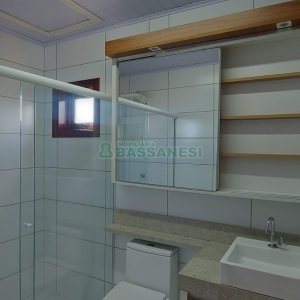 Casa com 263m², 3 dormitórios, 2 vagas, no bairro Charqueadas em Caxias do Sul para Alugar