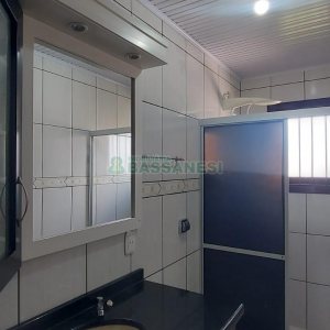Casa com 263m², 3 dormitórios, 2 vagas, no bairro Charqueadas em Caxias do Sul para Alugar