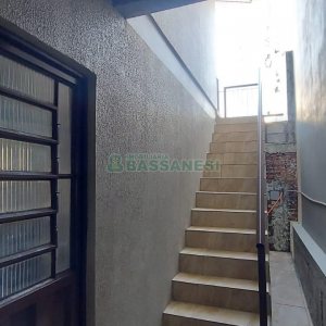 Casa com 263m², 3 dormitórios, 2 vagas, no bairro Charqueadas em Caxias do Sul para Alugar