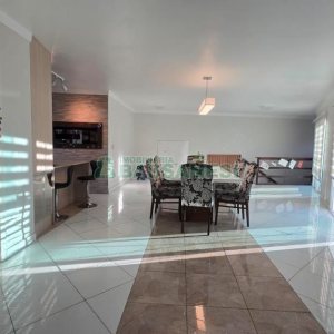 Predio com 422m², 6 vagas, no bairro São Leopoldo em Caxias do Sul para Comprar