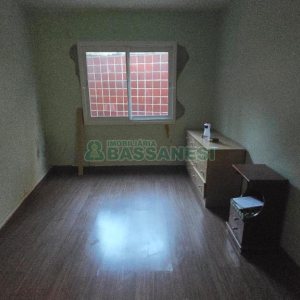 Predio com 422m², 6 vagas, no bairro São Leopoldo em Caxias do Sul para Comprar