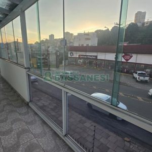 Predio com 422m², 6 vagas, no bairro São Leopoldo em Caxias do Sul para Comprar