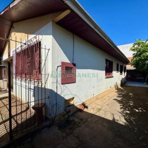 Casa com 314m², 3 dormitórios, 2 vagas, no bairro Cinqüentenário em Caxias do Sul para Alugar