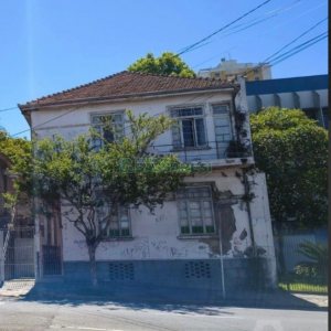 Casa com 148m², 3 dormitórios, 1 vaga, no bairro Rio Branco em Caxias do Sul para Comprar