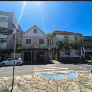 Casa com 148m², 3 dormitórios, 1 vaga, no bairro Rio Branco em Caxias do Sul para Comprar