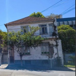 Casa com 148m², 3 dormitórios, 1 vaga, no bairro Rio Branco em Caxias do Sul para Comprar