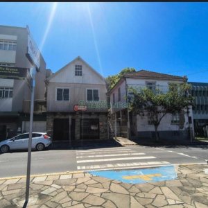 Casa com 148m², 3 dormitórios, 1 vaga, no bairro Rio Branco em Caxias do Sul para Comprar