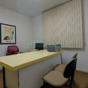 Casa Comercial com 105m², no bairro Centro em Caxias do Sul para Alugar ou Comprar