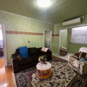 Casa com 250m², 4 dormitórios, 3 vagas, no bairro Nossa Senhora de Lourdes em Caxias do Sul para Comprar