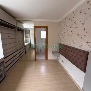 Apartamento com 70m², 2 dormitórios, 2 vagas, no bairro Madureira em Caxias do Sul para Comprar