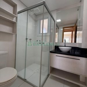 Apartamento com 70m², 2 dormitórios, 2 vagas, no bairro Madureira em Caxias do Sul para Comprar
