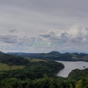 Chácara com 240m², 3 dormitórios, 2 vagas, no bairro Vila Seca em Caxias do Sul para Alugar